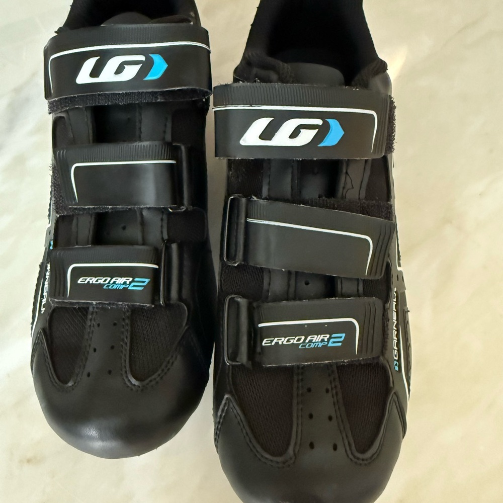LG Women's Black Athletic Shoes